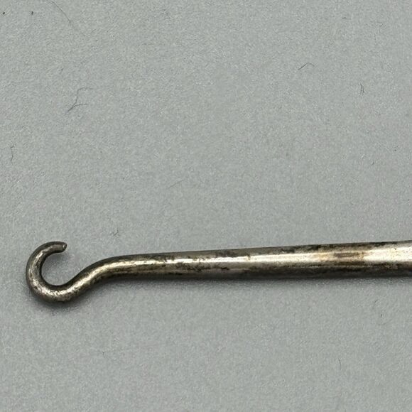 Vtg S Kirk & Son Repousse Ornate Button Hook Sterling Monogramed GLJ Mark 10 USA - Picture 6 of 7